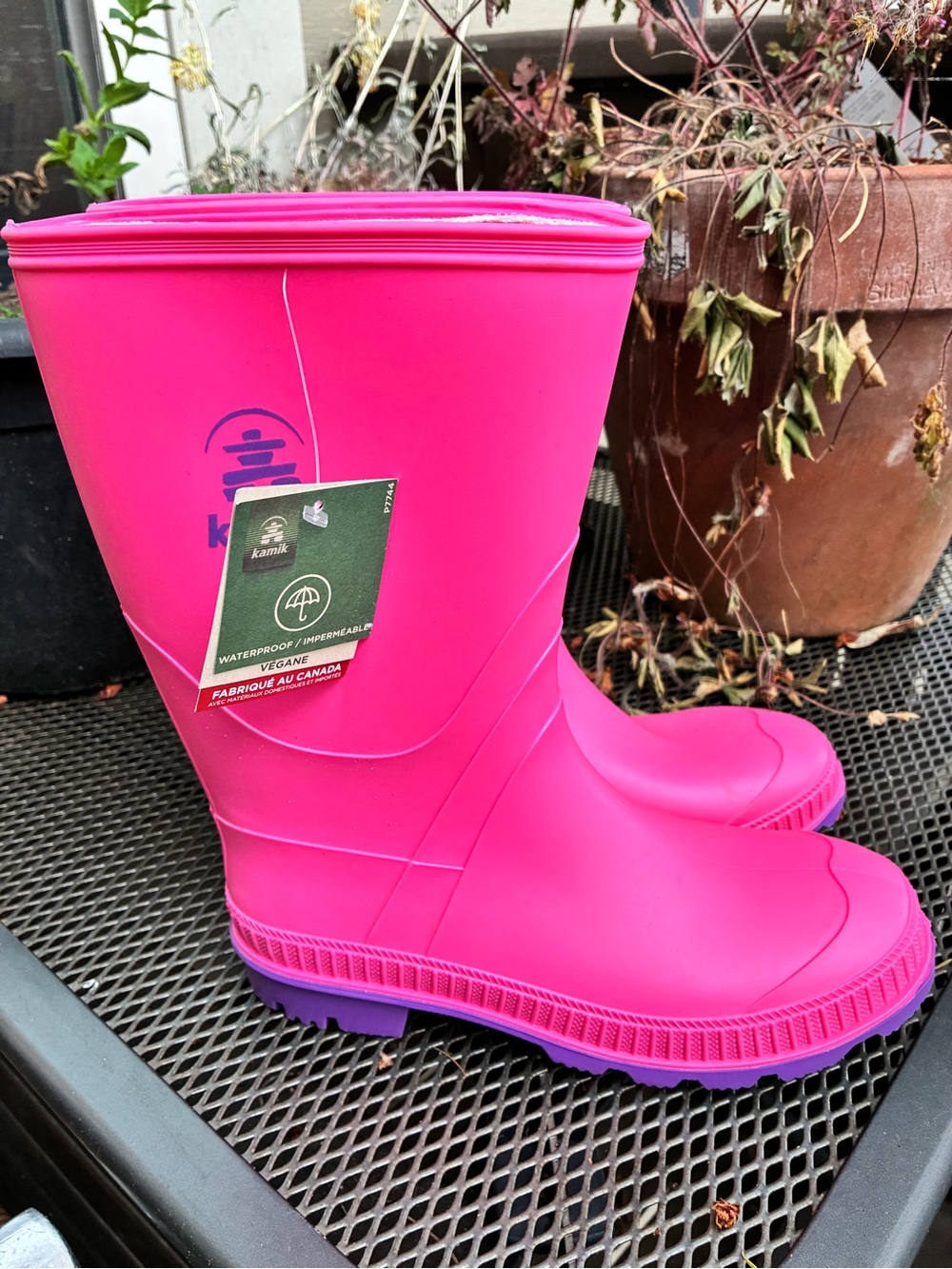 Kamik Bright Pink Rain Boots with Purple Soles Women’s sz6. BNWT
